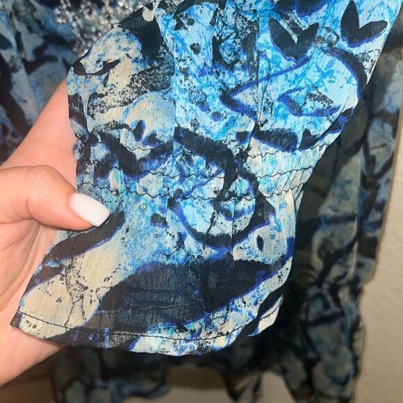 ✨Chico’s Sheer Blue Embellished Elastic Sz 3X Blouse✨ - Picture 9 of 10
